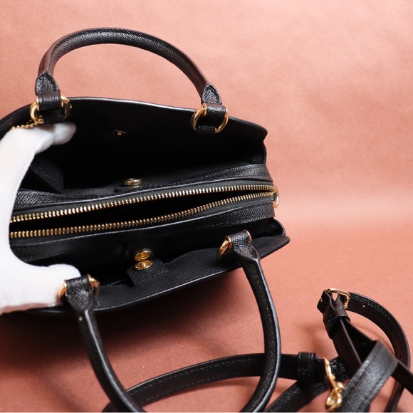 COACH Pebble Leather Hand bag with Shoulder strap - Mini Lillie Carryall - Picture 12 of 16